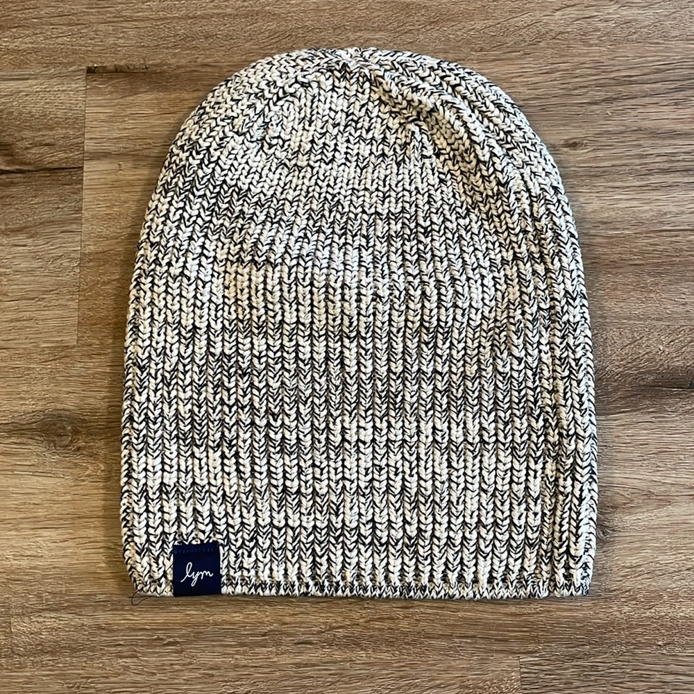 NWT Love Your Melon Women's Black & White Speckled Lightweight Knit Beanie Hat